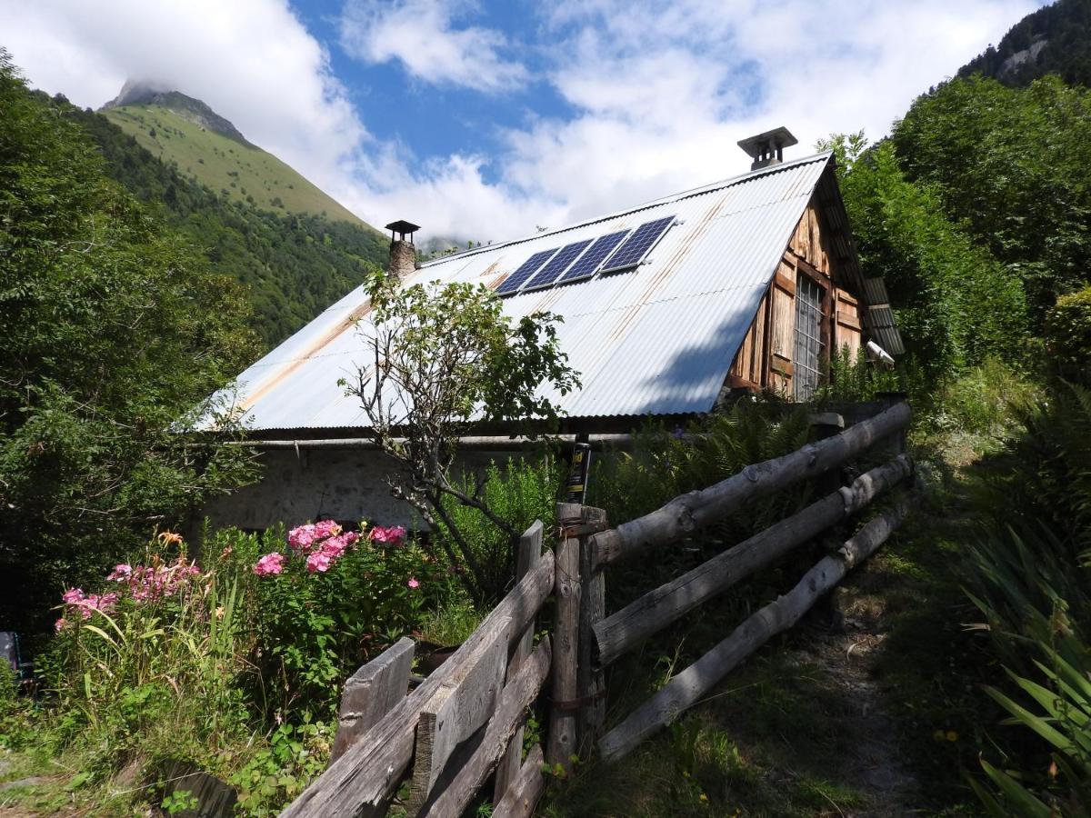 Gite Au Printemps Japonais, Petit Train De La Mure, Parc Des Ecrins Pierre-Chatel Exterior photo
